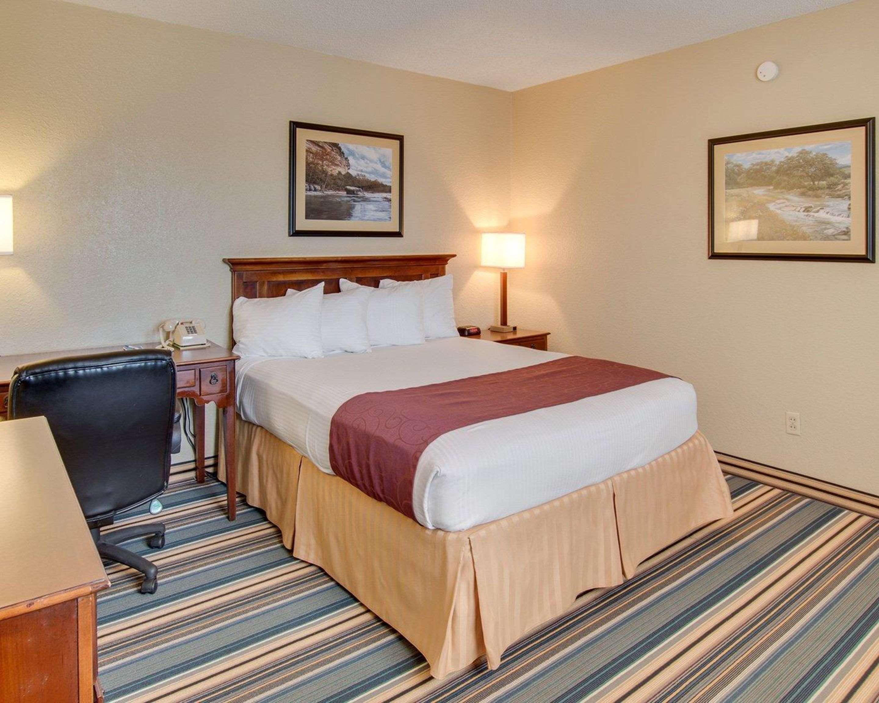 Days Inn By Wyndham Gatesville מראה חיצוני תמונה