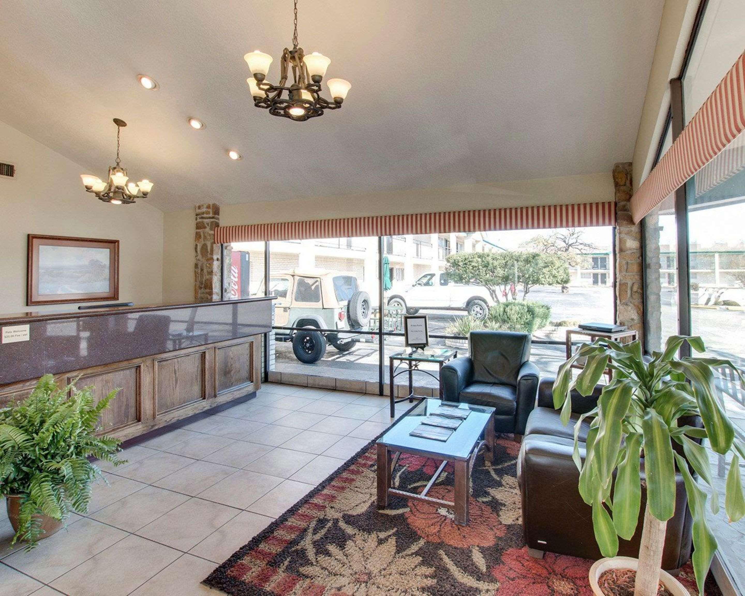 Days Inn By Wyndham Gatesville מראה חיצוני תמונה
